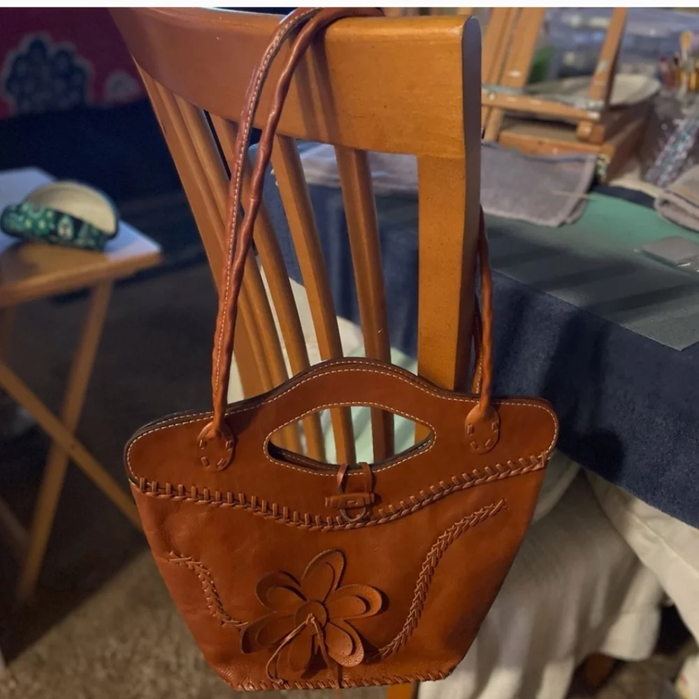 Floral Stitch Applique Tote 🌼 - Picture 14 of 16